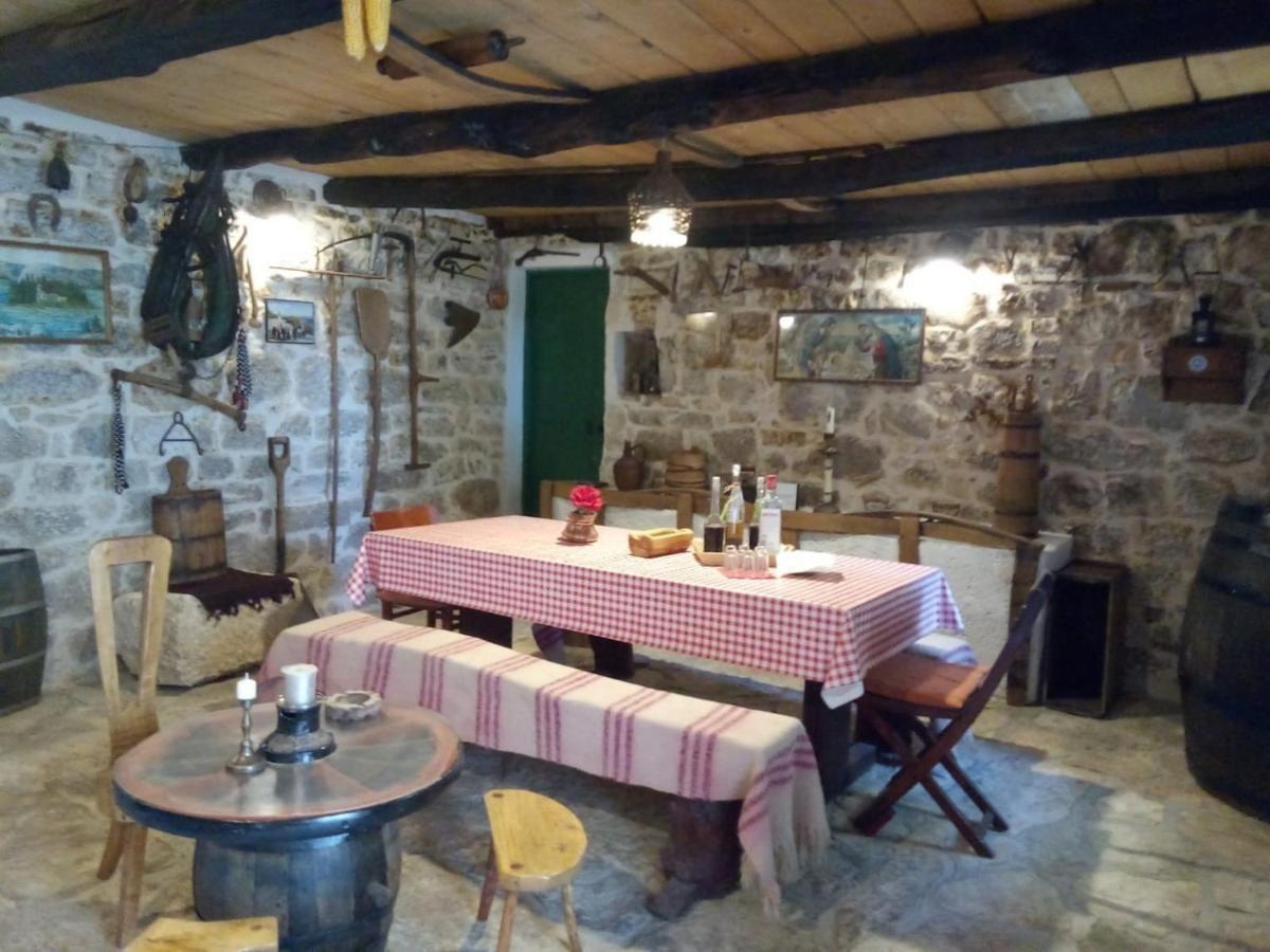 House Kuna Bristane Екстериор снимка