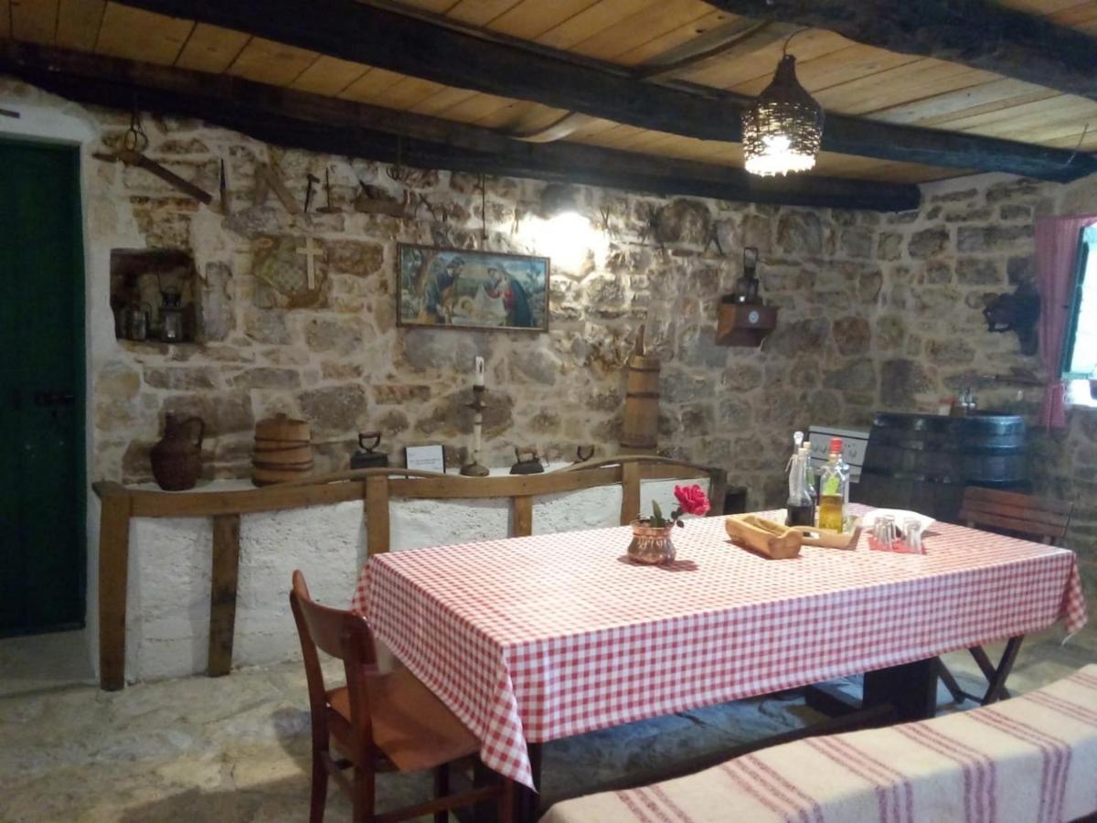 House Kuna Bristane Екстериор снимка