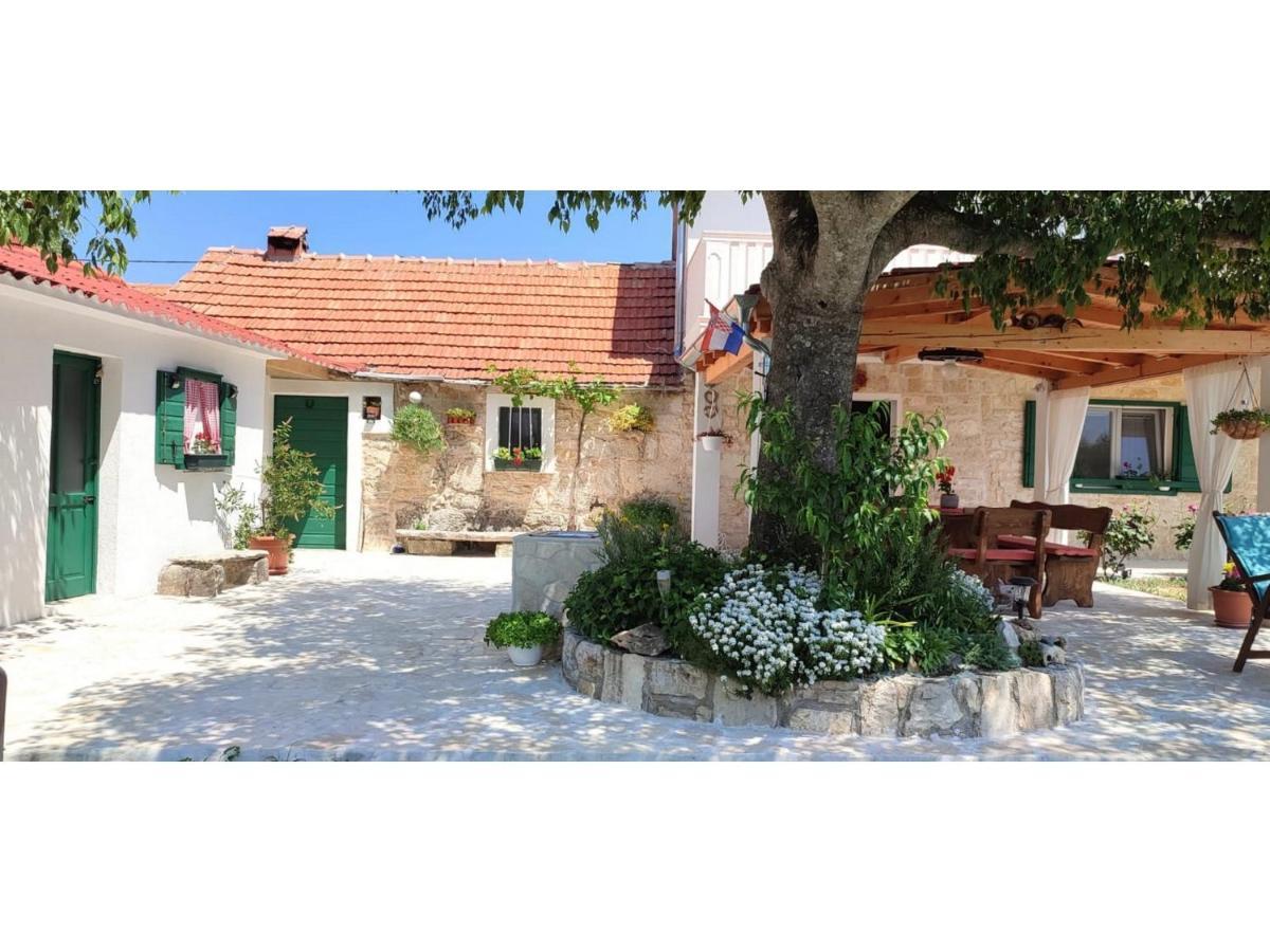House Kuna Bristane Екстериор снимка