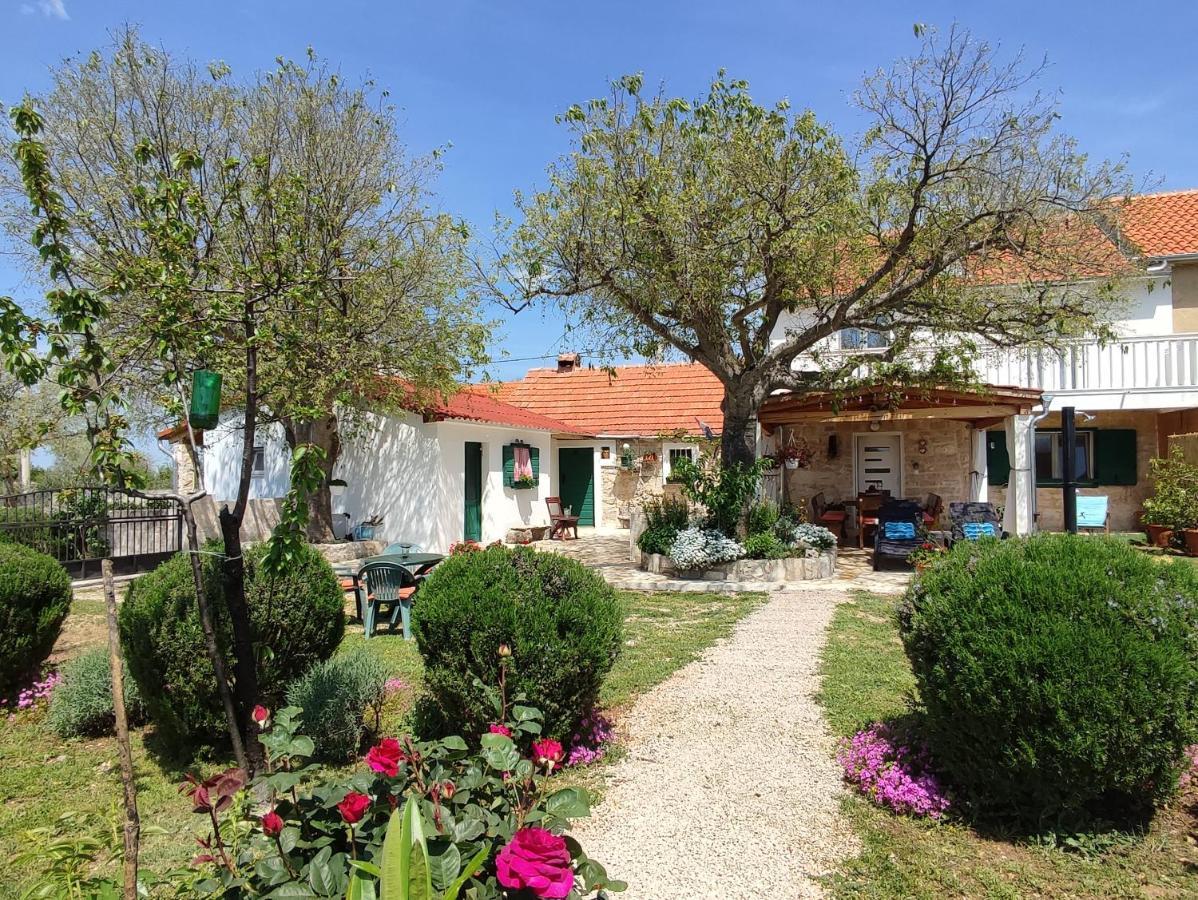 House Kuna Bristane Екстериор снимка