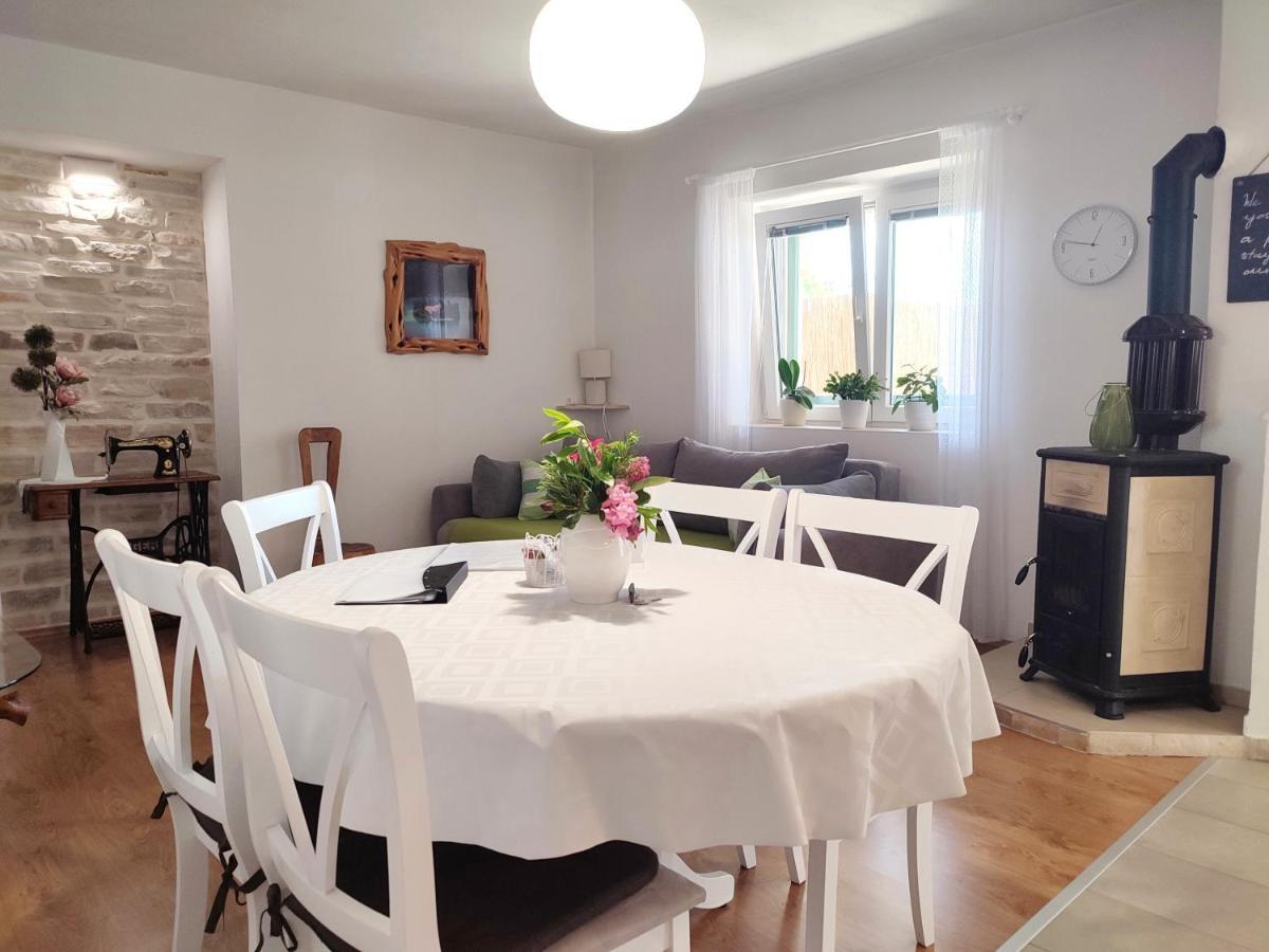 House Kuna Bristane Екстериор снимка
